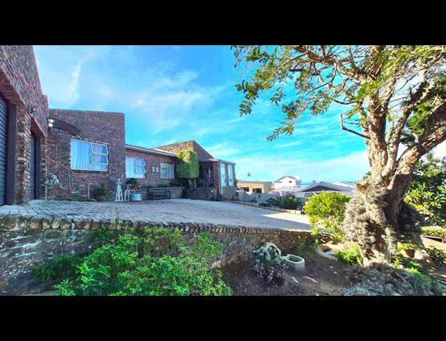 3 BEDROOM HOUSE FOR SALE IN DANA BAY